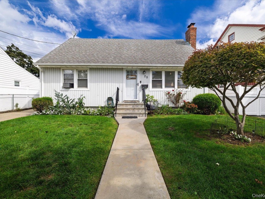 28 Harrison Avenue, Freeport