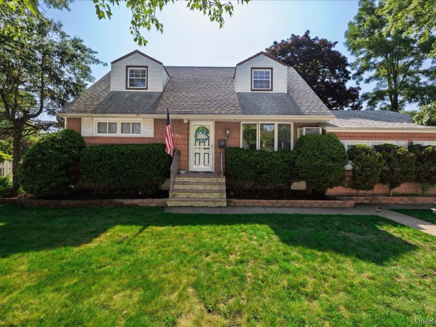 1582 Bellmore Road, Bellmore