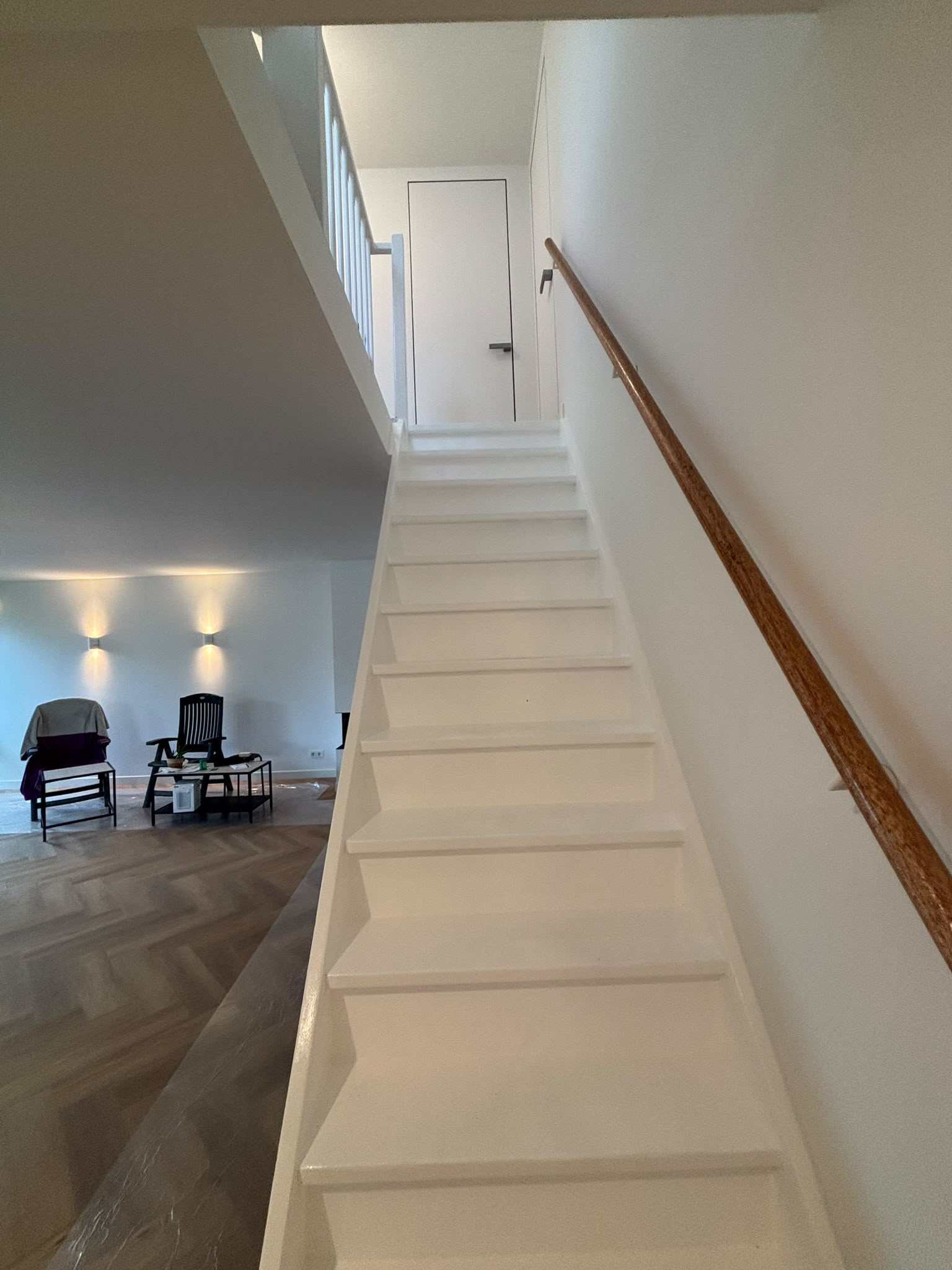 Vernieuwde trap en binnenafwerking na renovatie in Arnhem