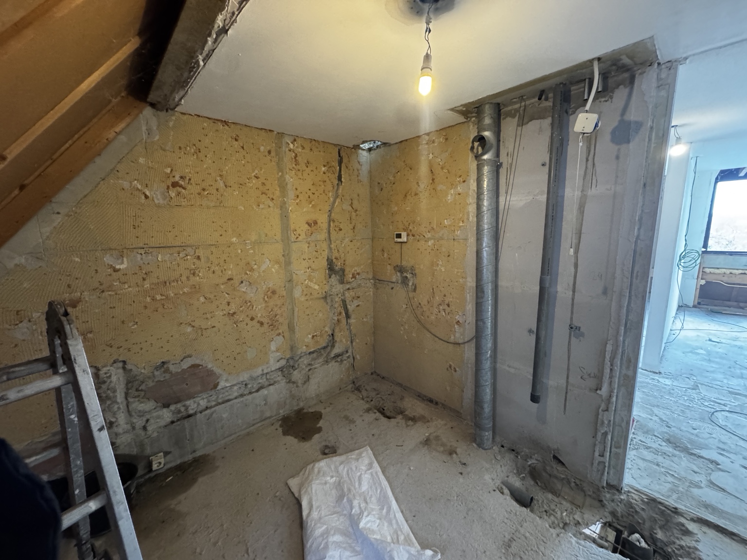 Complete woningrenovatie in Arnhem - sanitaire ruimte tijdens de renovatie