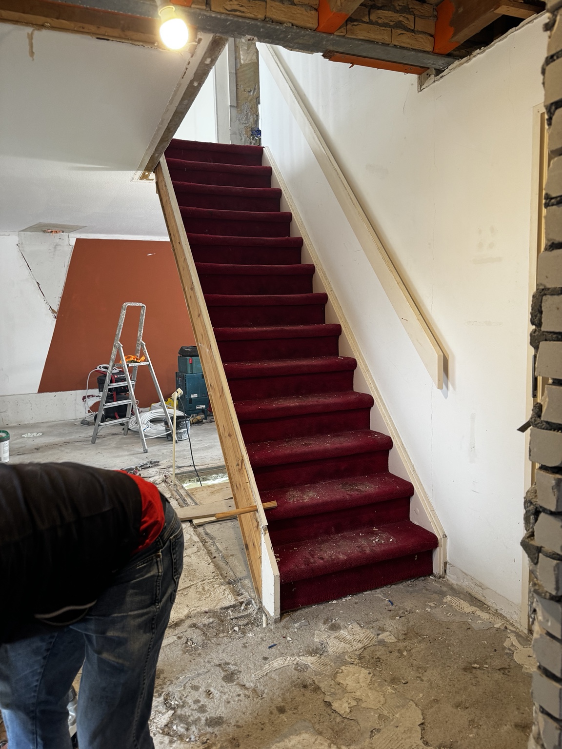 Trap in Arnhem vóór de renovatie - gestripte staat