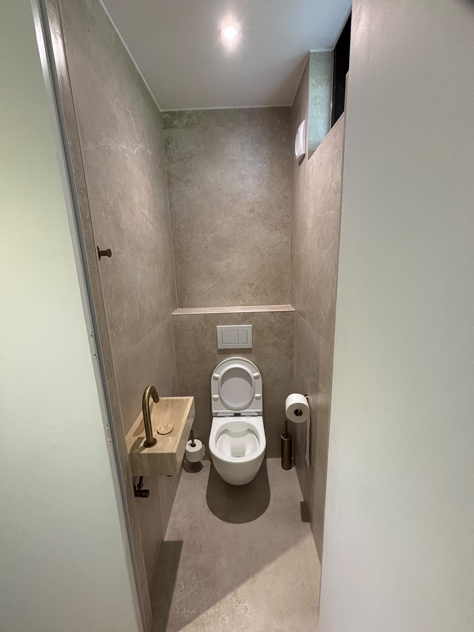 Volledig gerenoveerd toilet in Westervoort