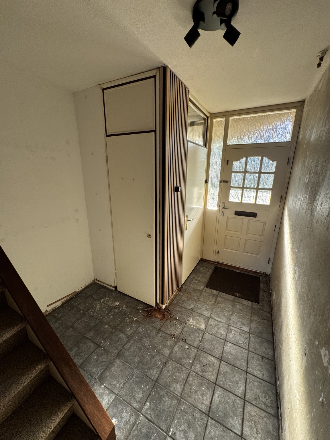 Hal voor renovatie in Westervoort
