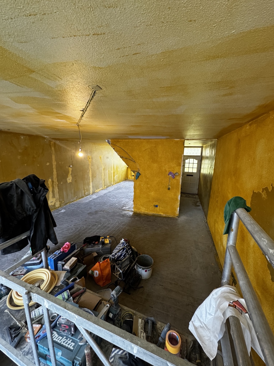 Woonkamer voor renovatie in Westervoort