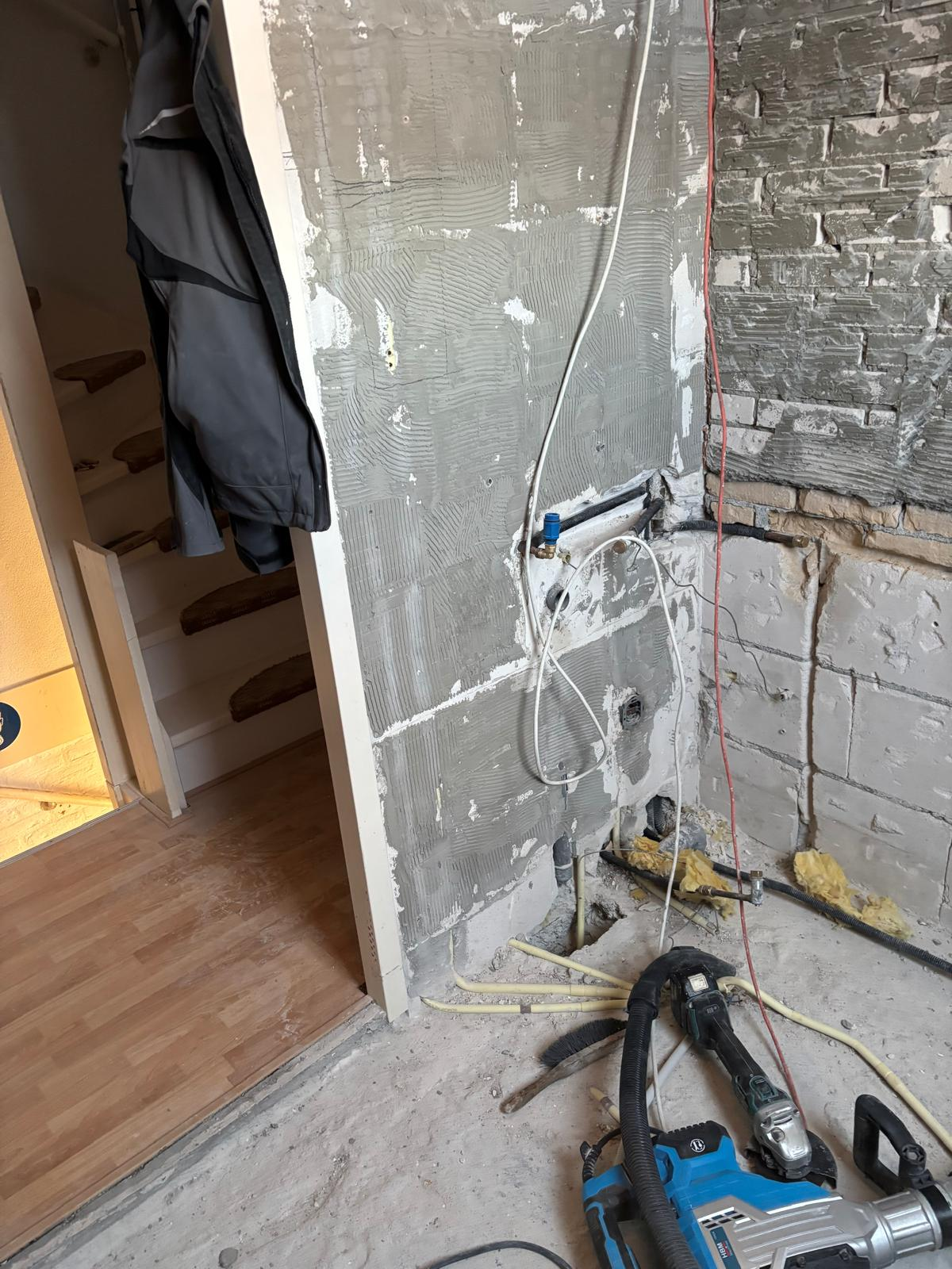 Badkamer in Heerde tijdens de sloopfase