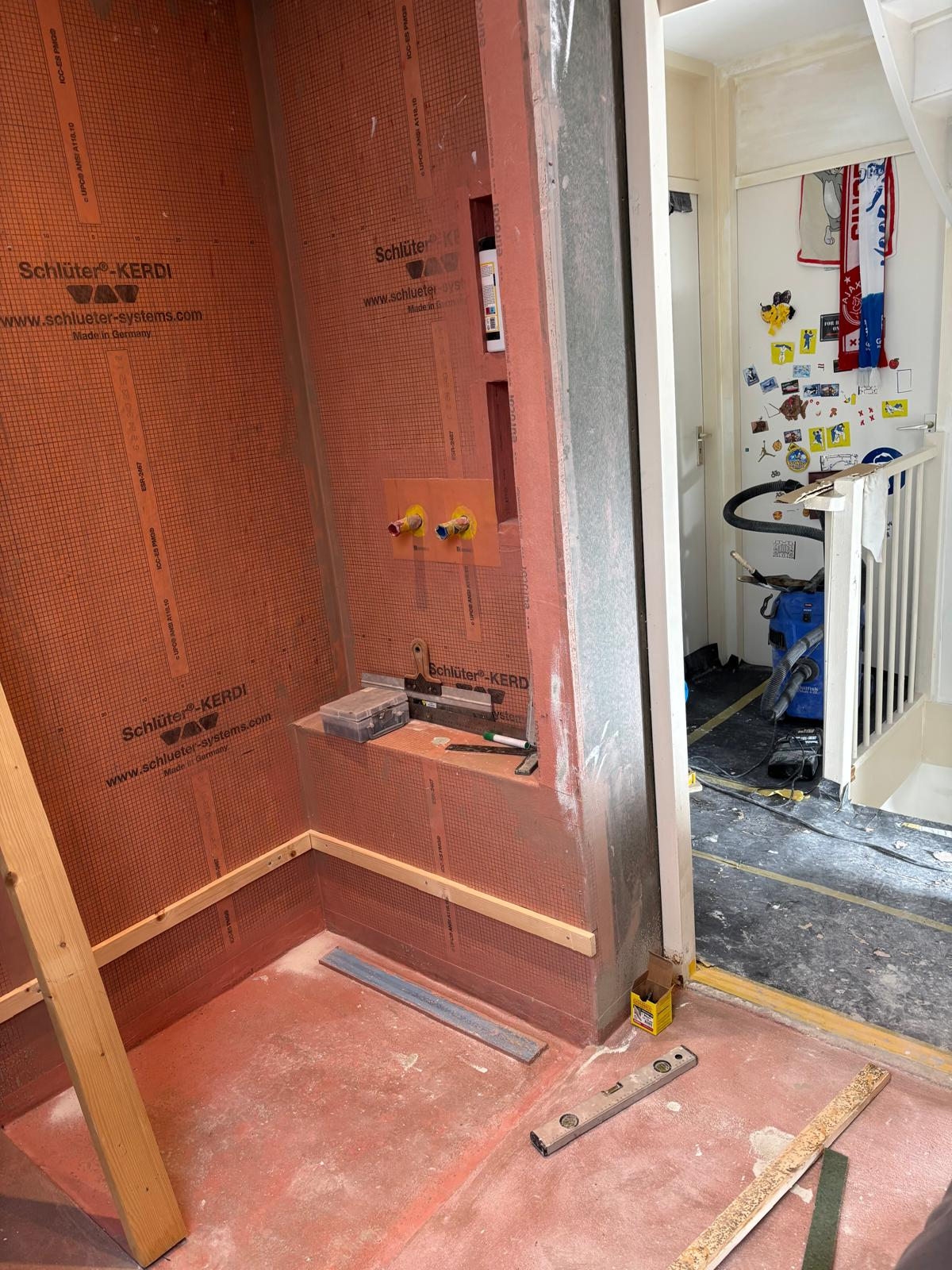 Technische voorbereiding van de badkamerrenovatie in Heerde