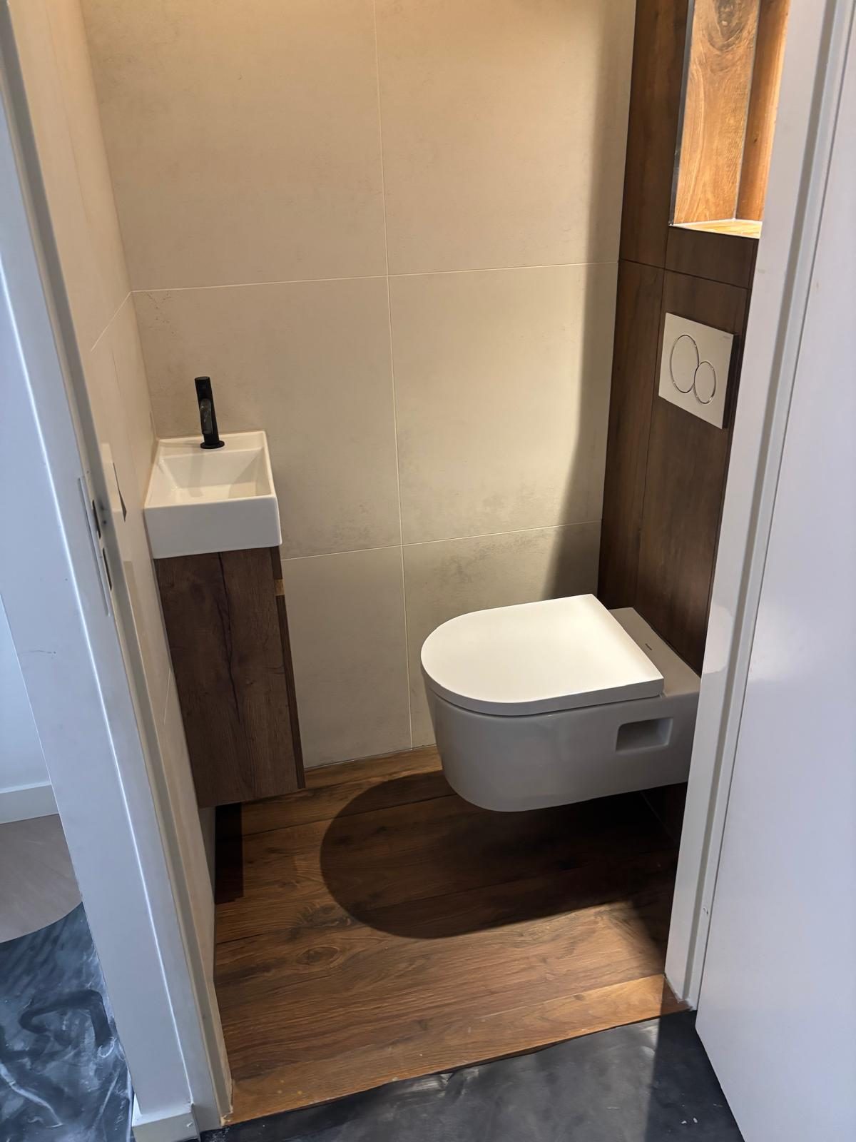 Compleet vernieuwd separaat toilet beneden in Heerde