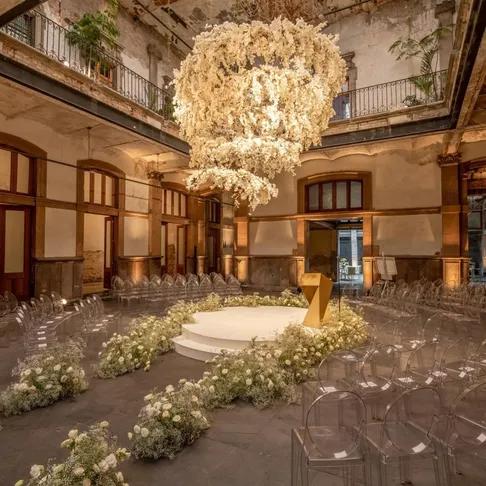 Boda en jardín o salón: el duelo definitivo (con pros, contras y tips reales Boda en jardín o salón: el duelo definitivo (con pros, contras y tips reales