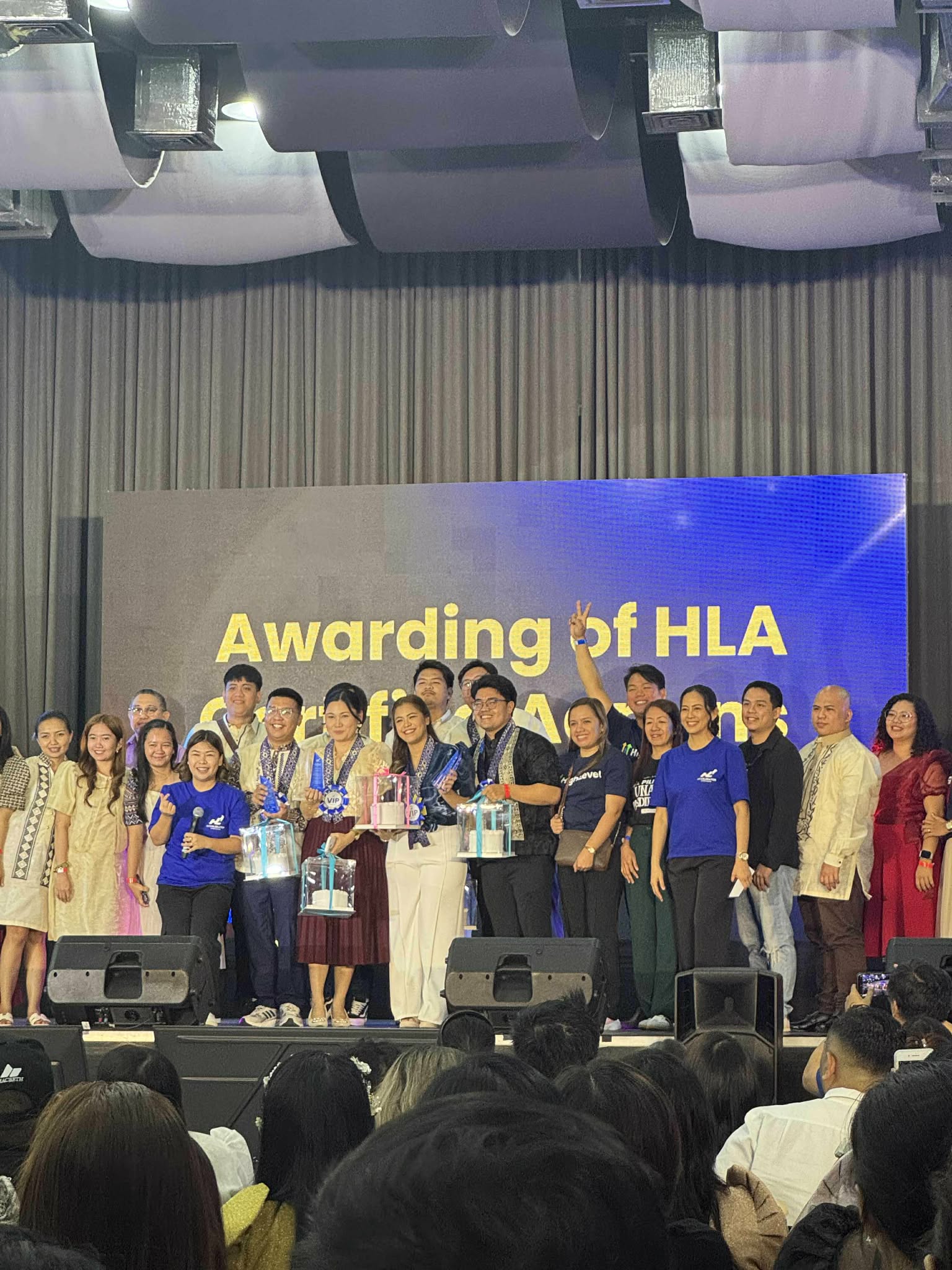 Shan Polo receiving HLA Certified Admin award on stage at HL Pilipinas event