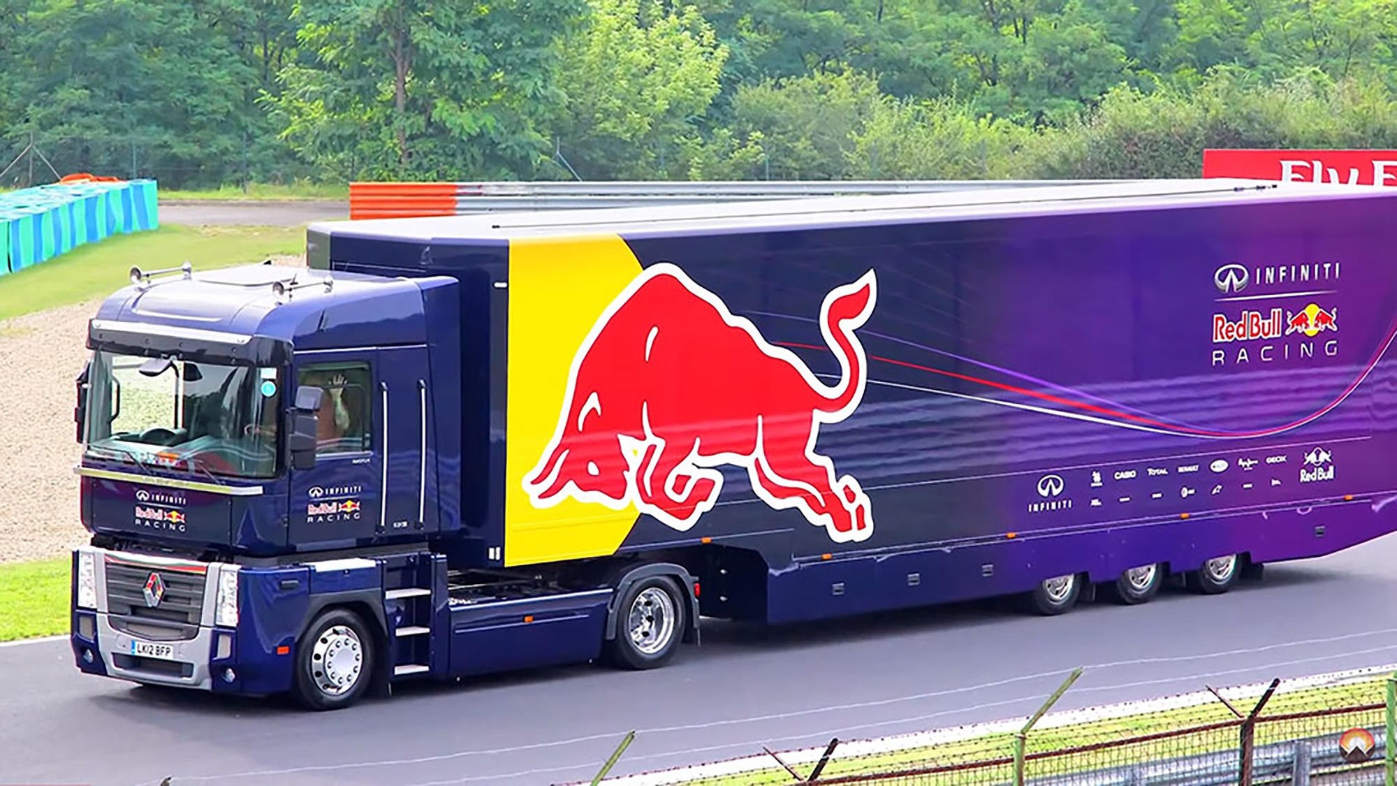 Benefits of Custom Vehicle Fleet Wraps from a Local Sign Company