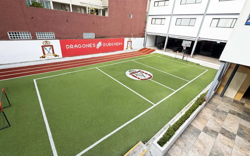 Fachada y acceso de Lomas de Sotelo