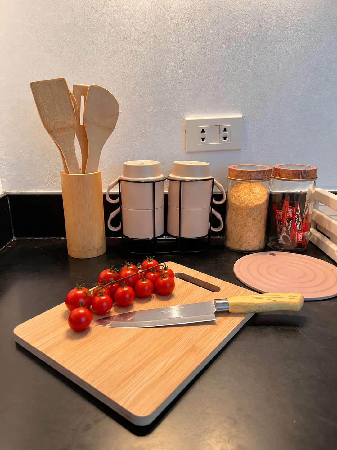 Casa Tresoria kitchen counter with kitchen tools and pantry jars