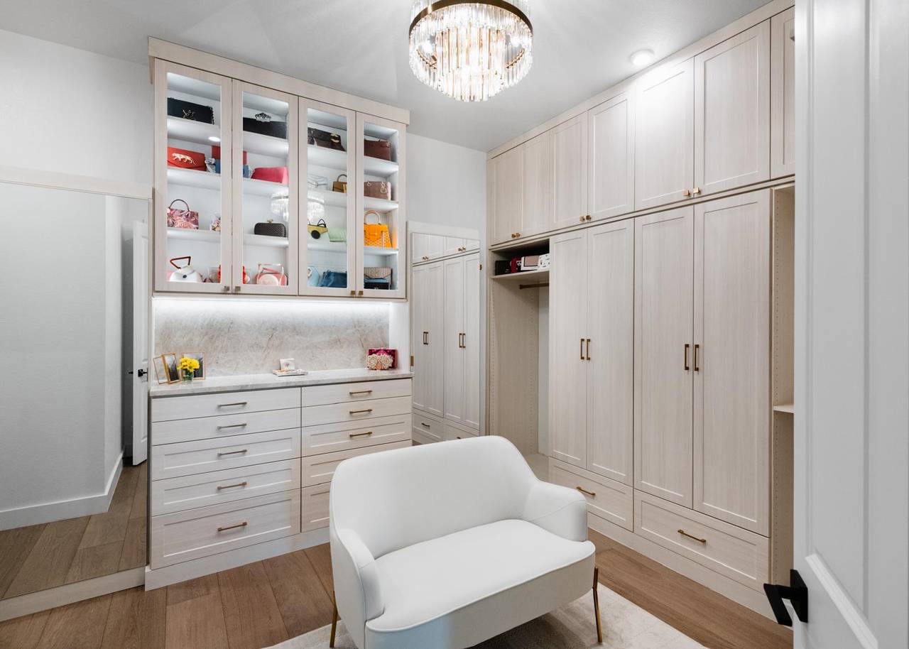 Custom closet drawers and shelving by Up Closets of Pinellas
