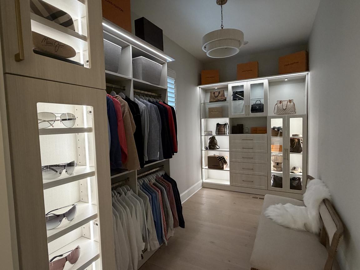 Finished custom closet by Up Closets of Pinellas
