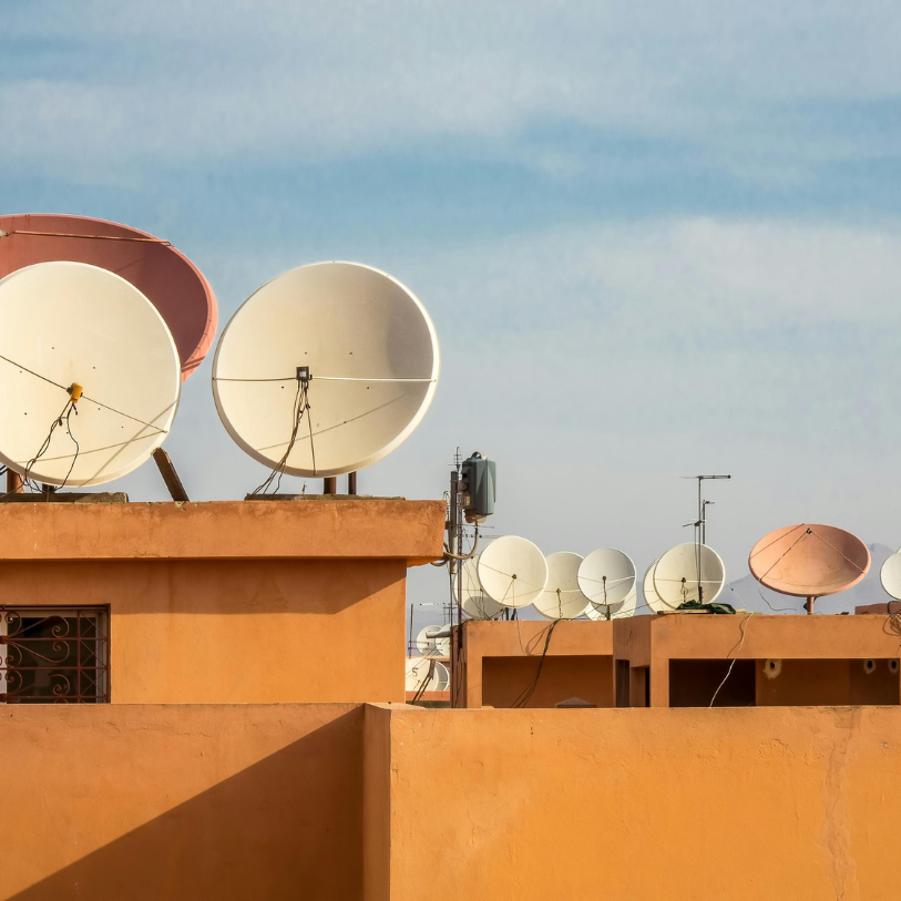 installation antenne TNT Angers / antenniste Angers / pose antenne TV Les Ponts-de-Cé / technicien antenne télé / dépannage antenne TV / installation antenne râteau / réception TV maison / antenne satellite Angers