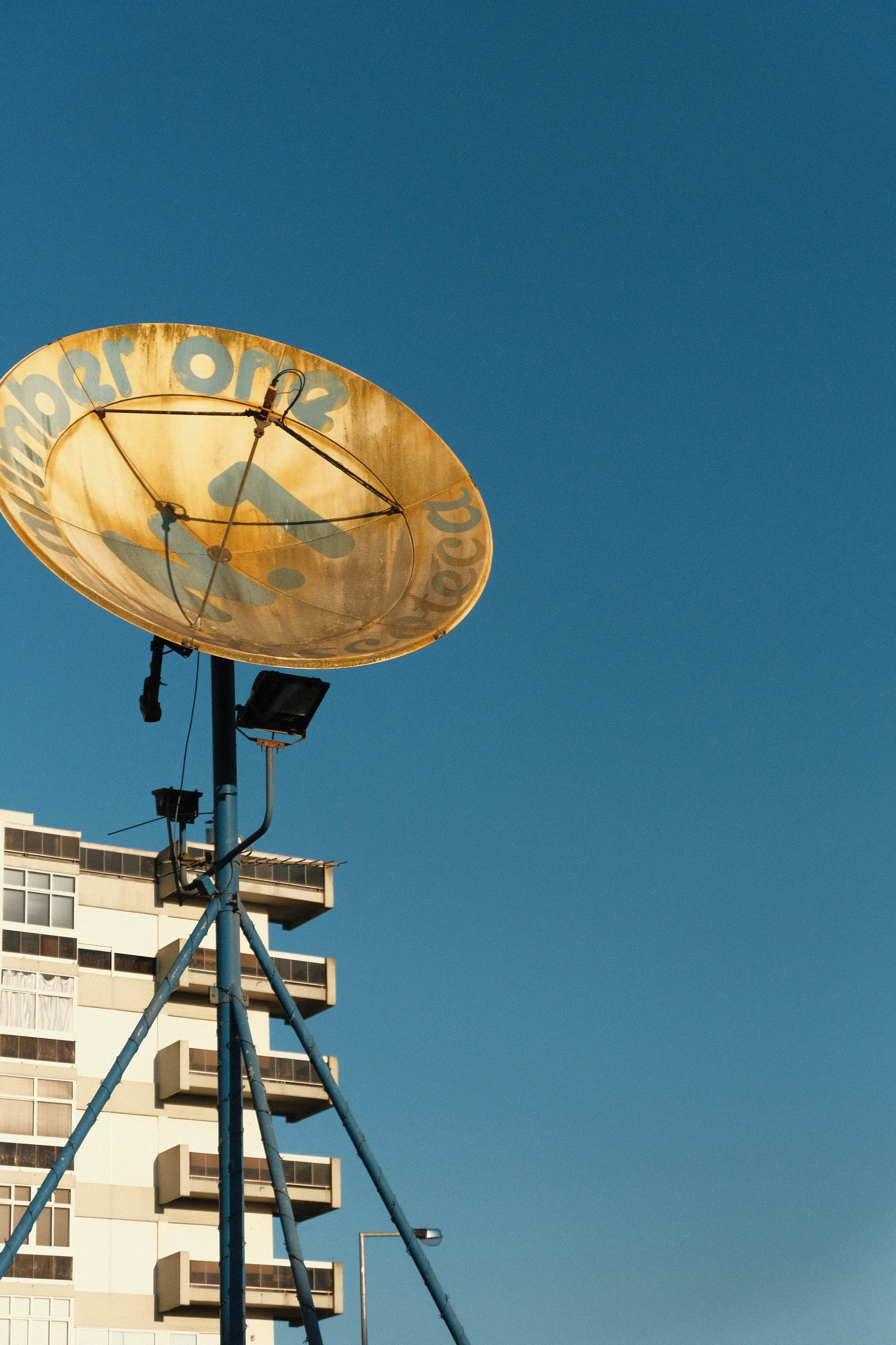 installation antenne parabole Angers/antenne satellite Angers/installateur antenne satellite Angers/installation antenne satellite Les Ponts-de-Cé/antenne TV satellite Angers/pose parabole Angers/antenniste Angers/réception TV Angers