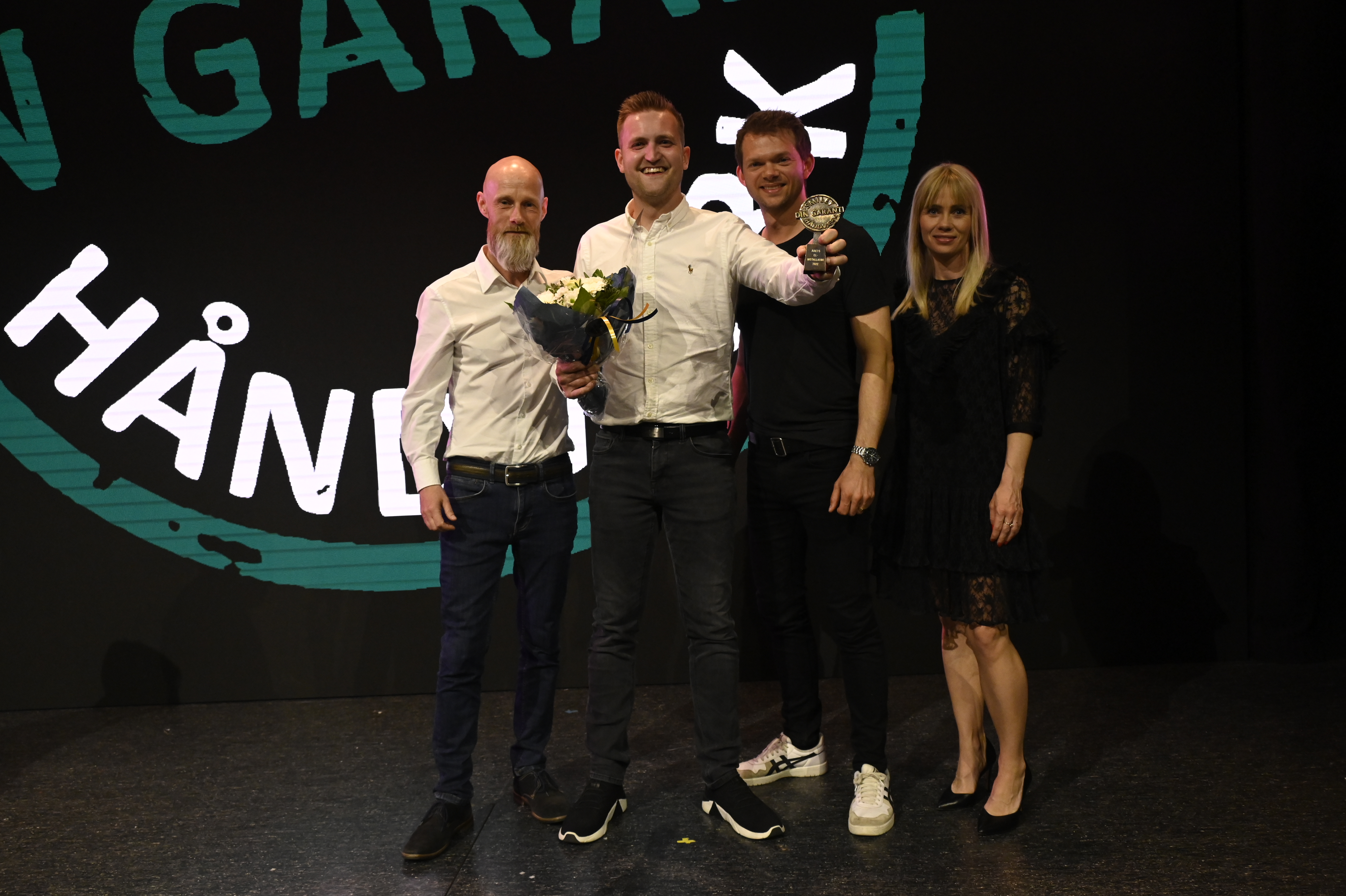 Christian Matzke on stage receiving Årets El-installatør 2022 for CM-Installation