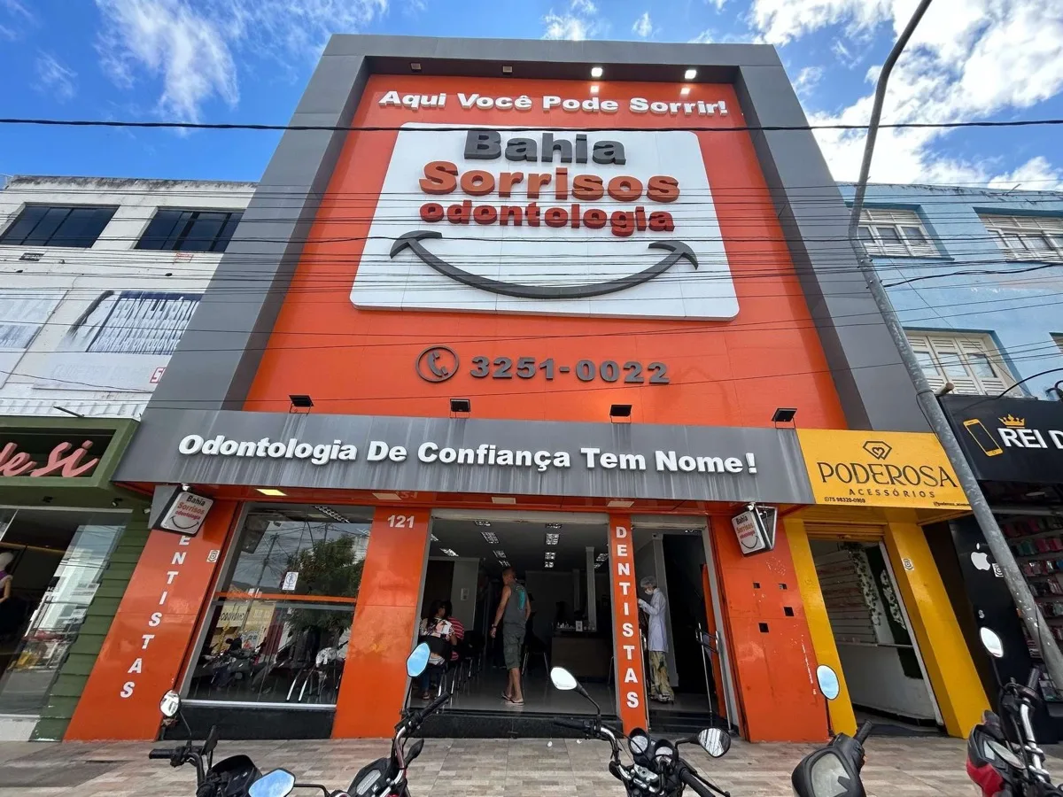 Fachada da clínica Bahia Sorrisos em Itaberaba/BA