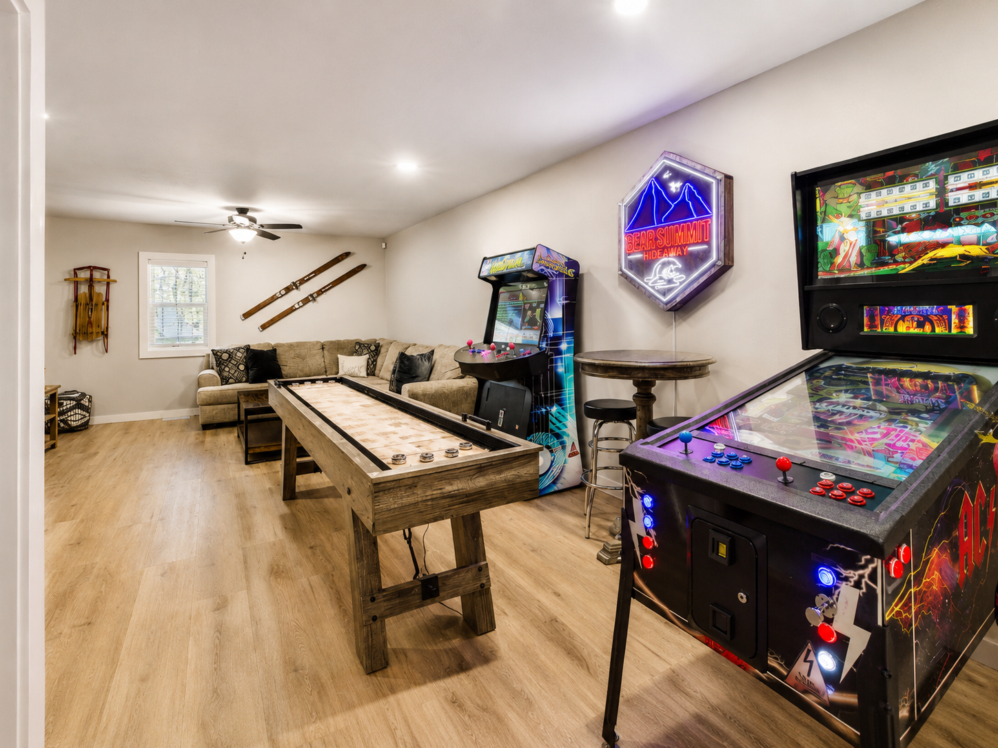 Bear Summit Hideaway game room with arcade games