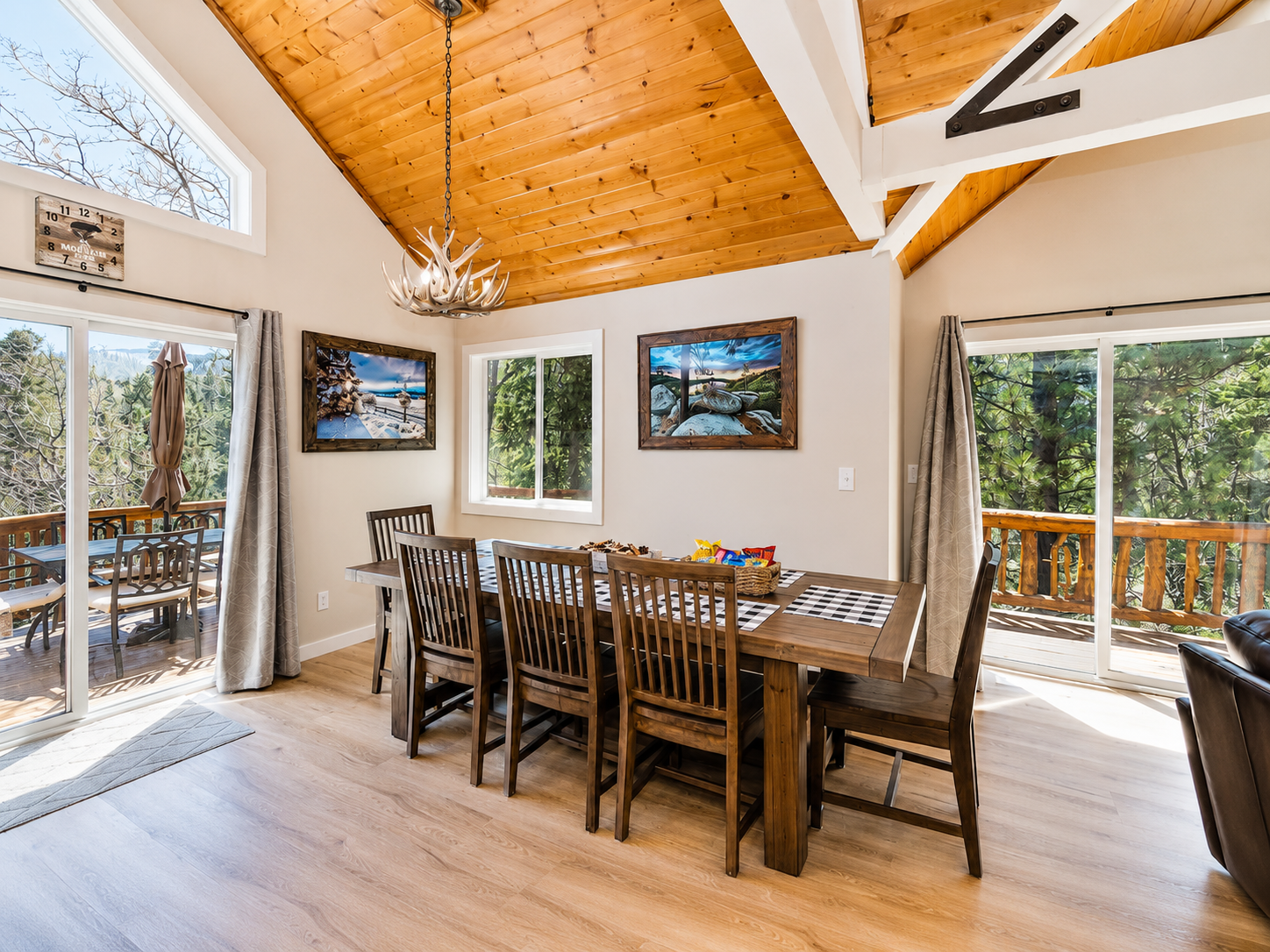 Bear Summit Hideaway dining room
