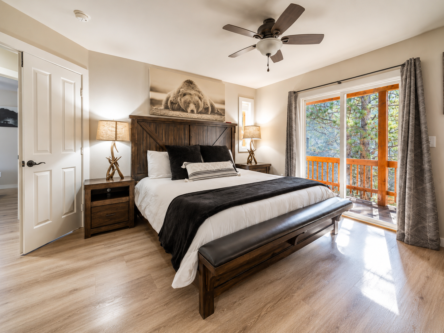 Bear Summit Hideaway bedroom