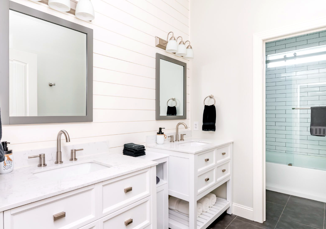 Double vanity bathroom at Bourbon Trail Hideaway