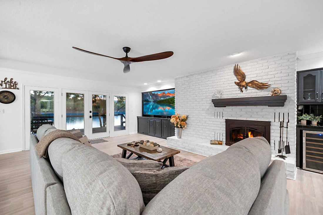 Eagle Point Hideaway living area