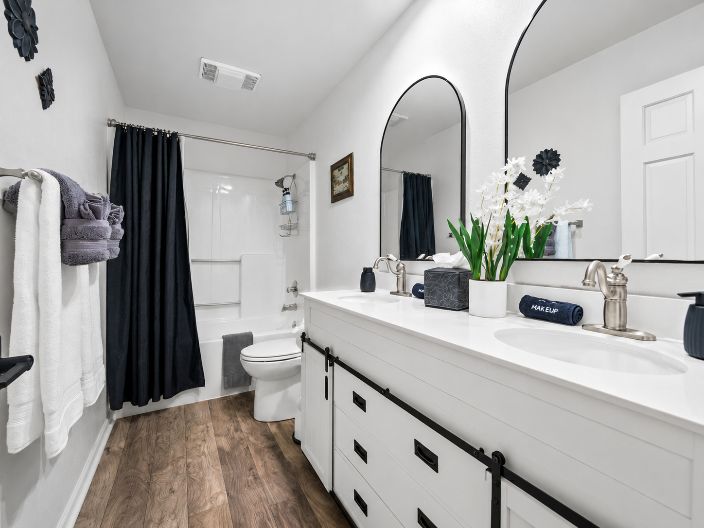 Bathroom vanity and tub at Eagle Point Hideaway