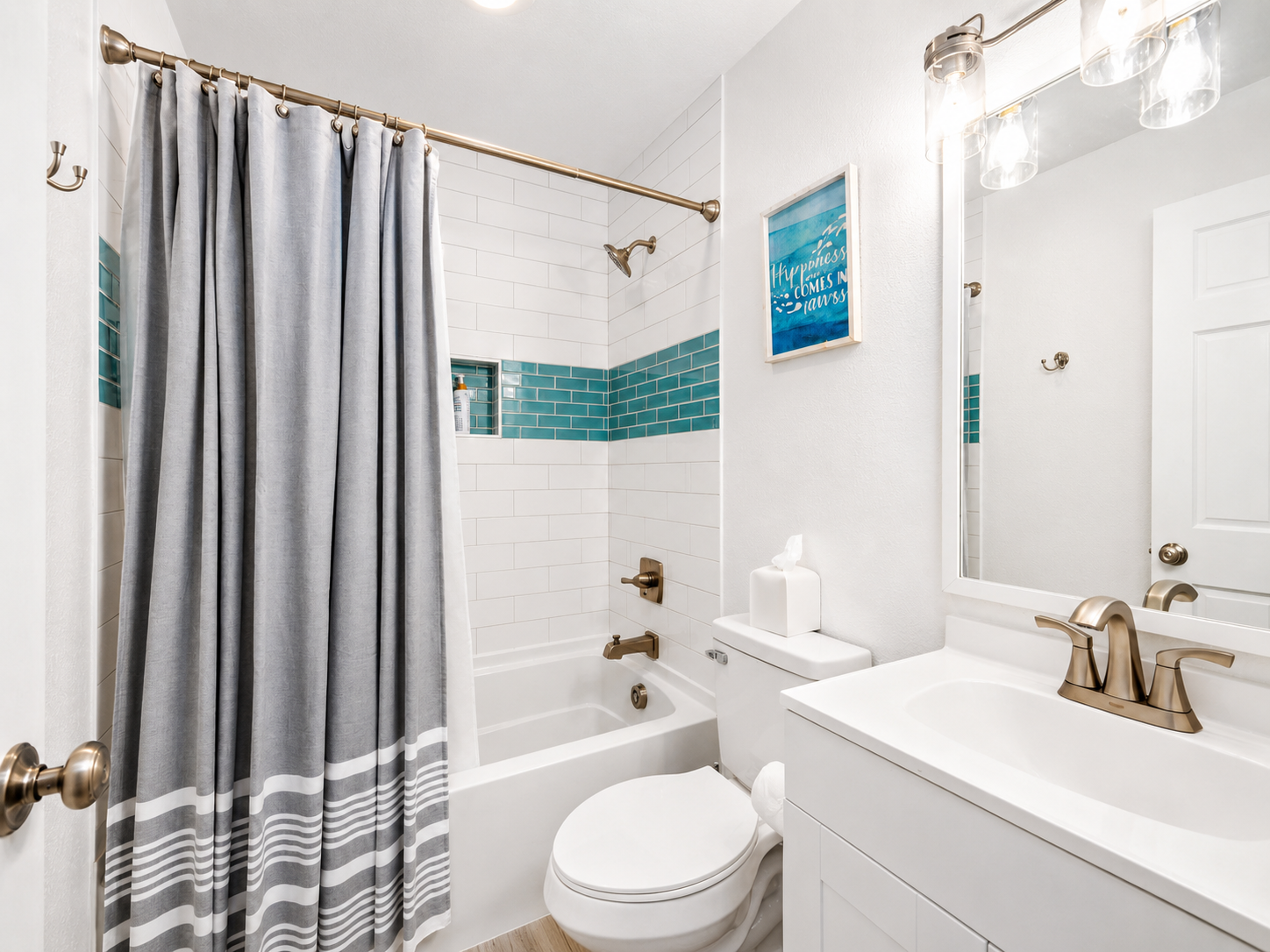 White vanity bathroom at Island Dreams Hideaway