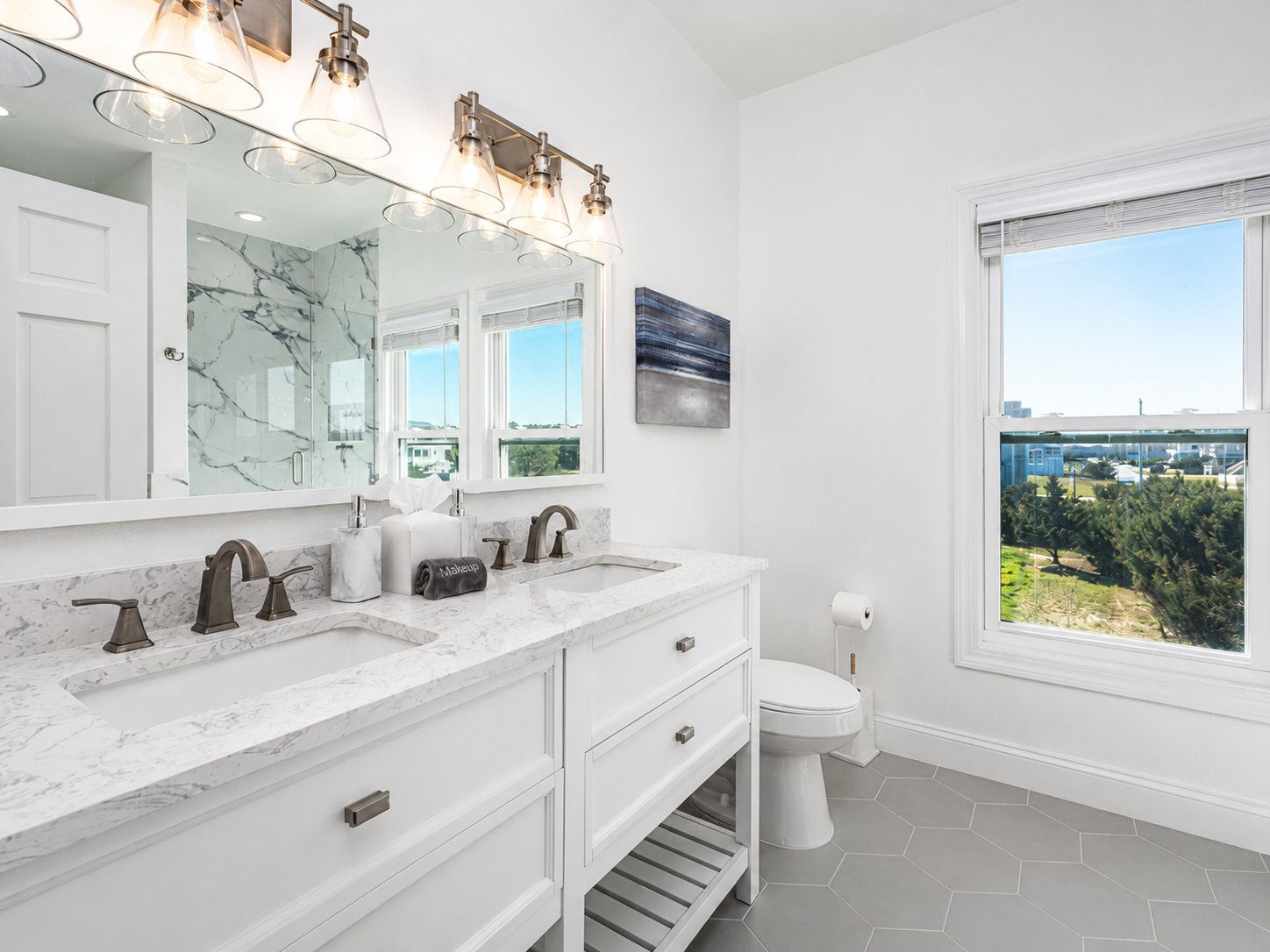 Guest bathroom at Island Dreams Hideaway