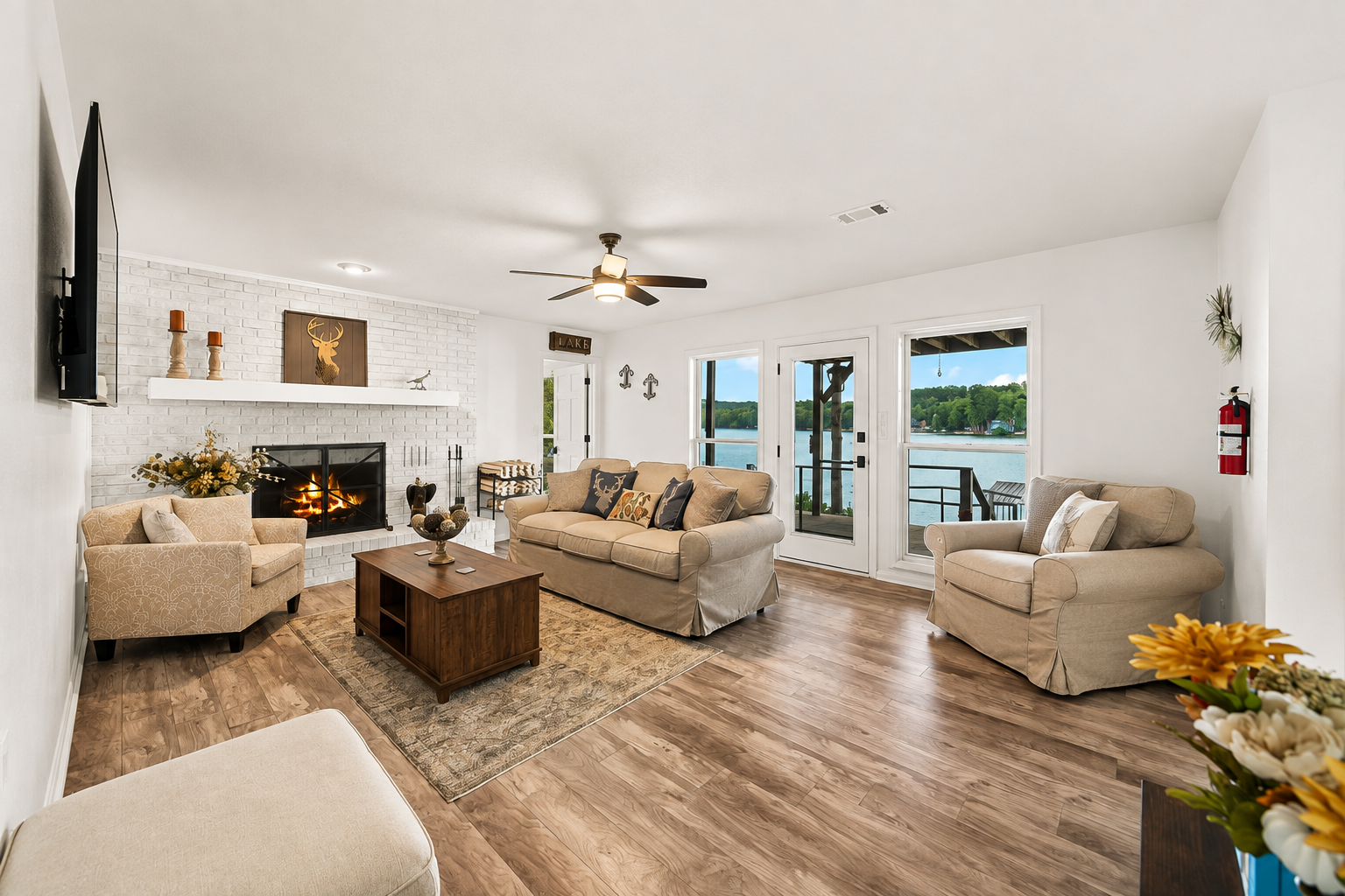 Comfortable Hideaway Vacations living room with lake view