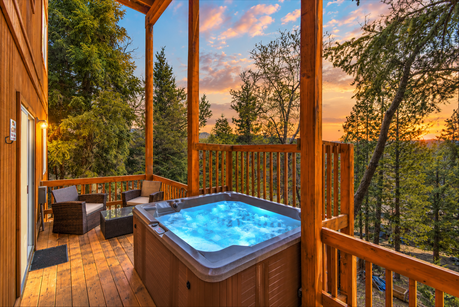 Bear Summit Hideaway with hot tub in the woods
