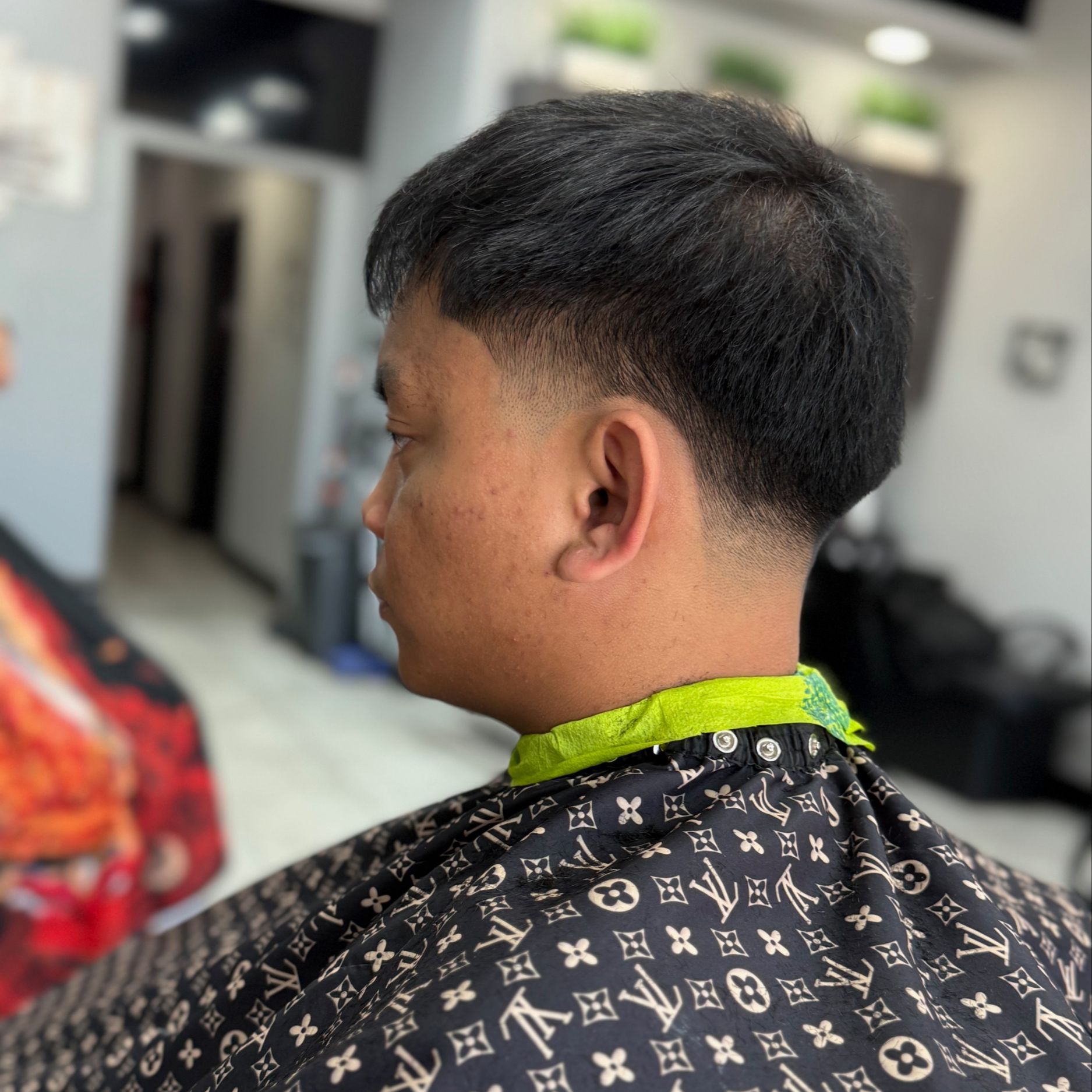 Haircut at Omnia Barbershop