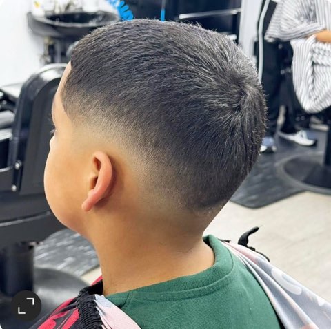Hot towel treatment Omnia Barbershop
