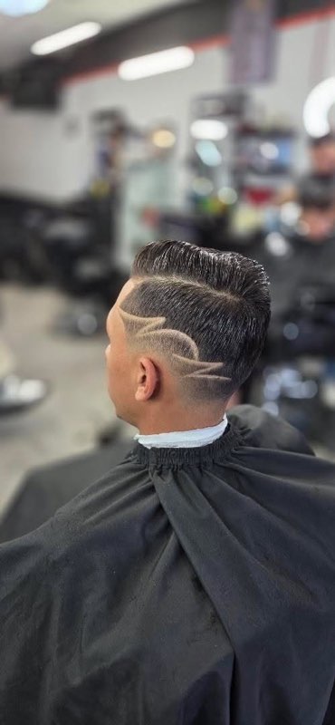 Skin fade haircut Omnia Barbershop