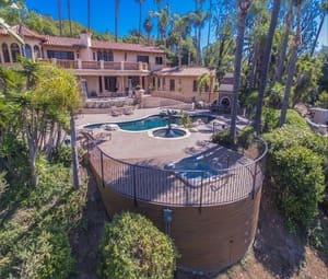 {{ custom_values.service_1 }} in {{custom_values.area_4})