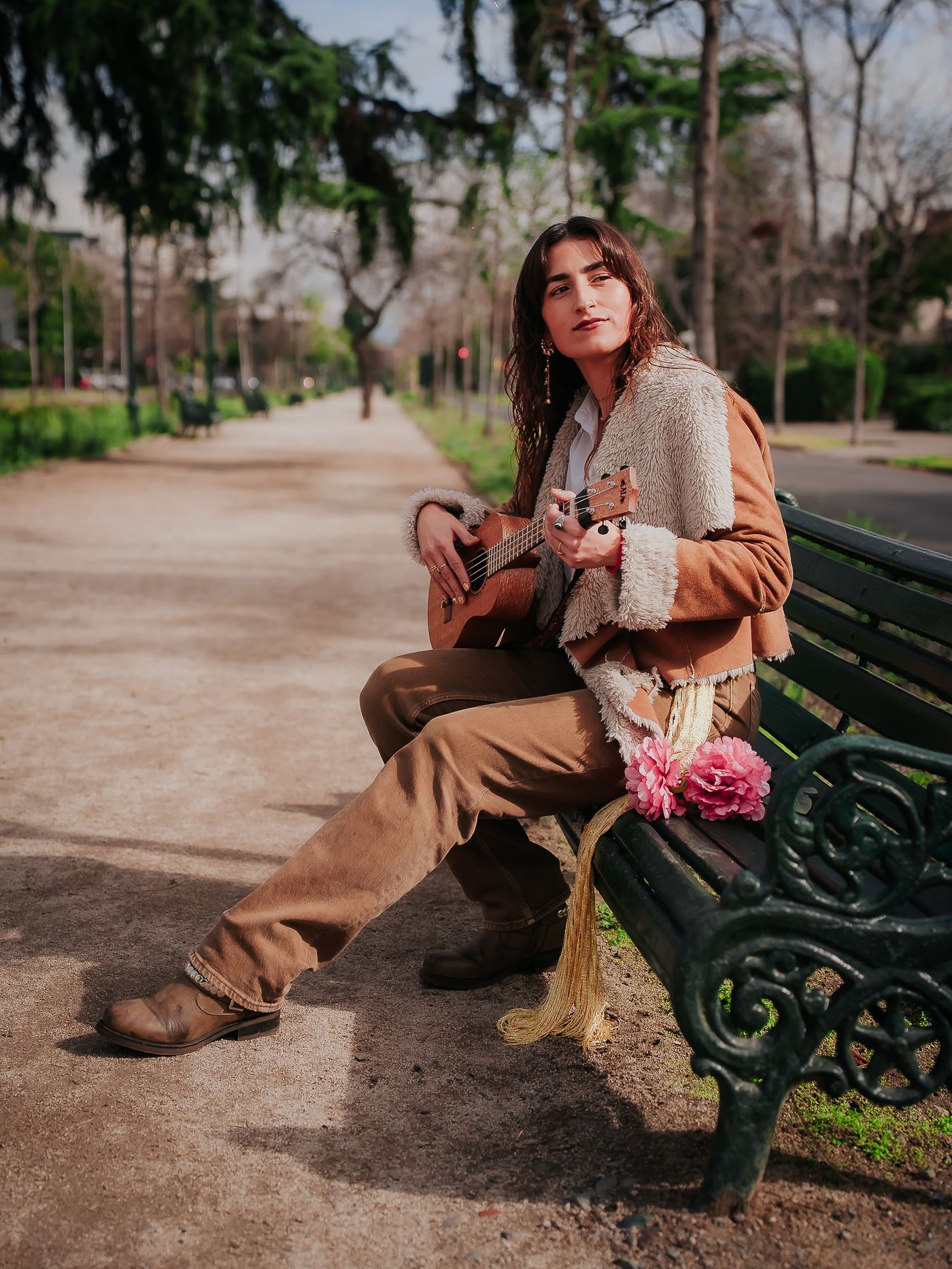Fio en la banca del parque
