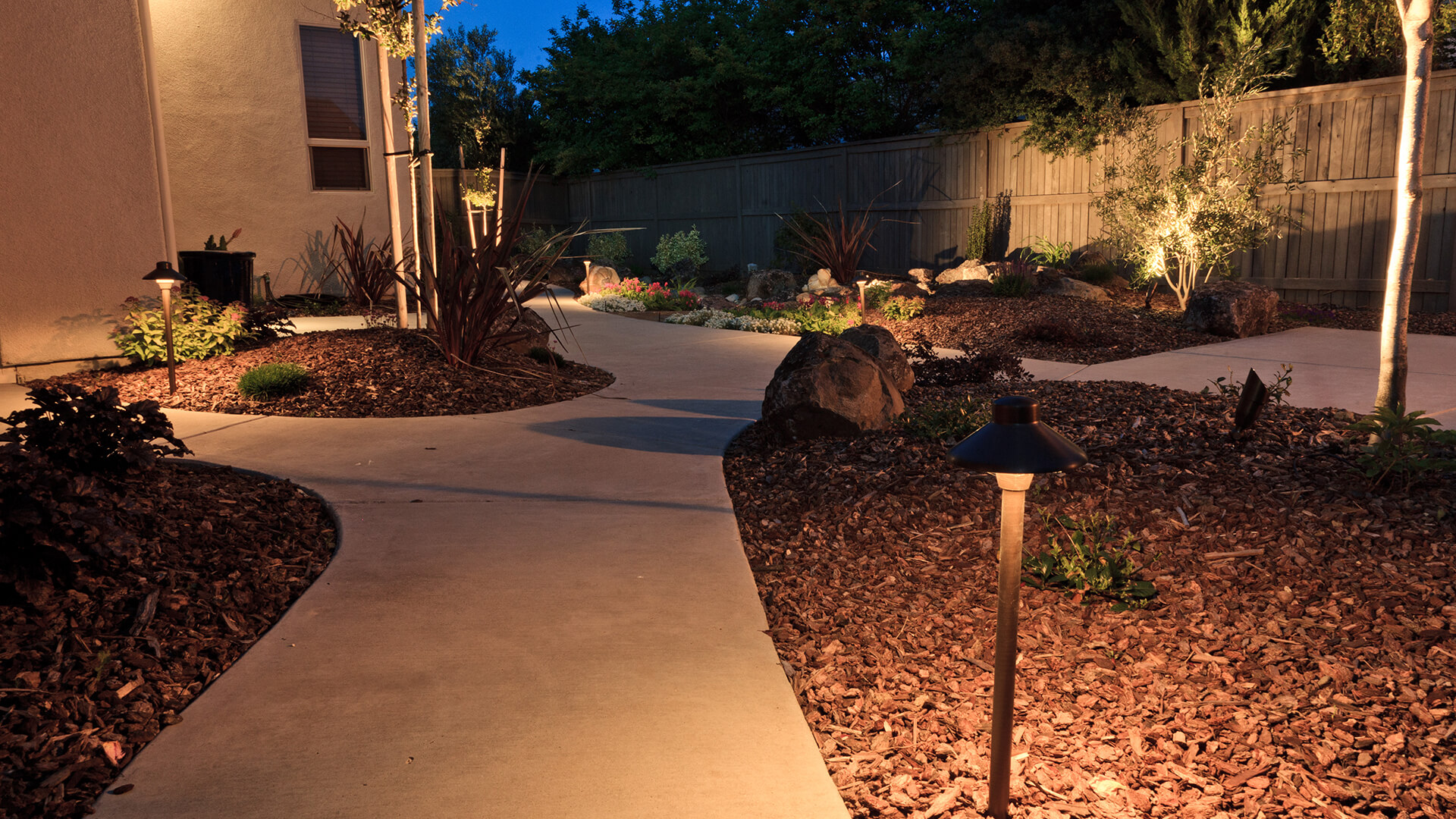 Architectural landscape lighting