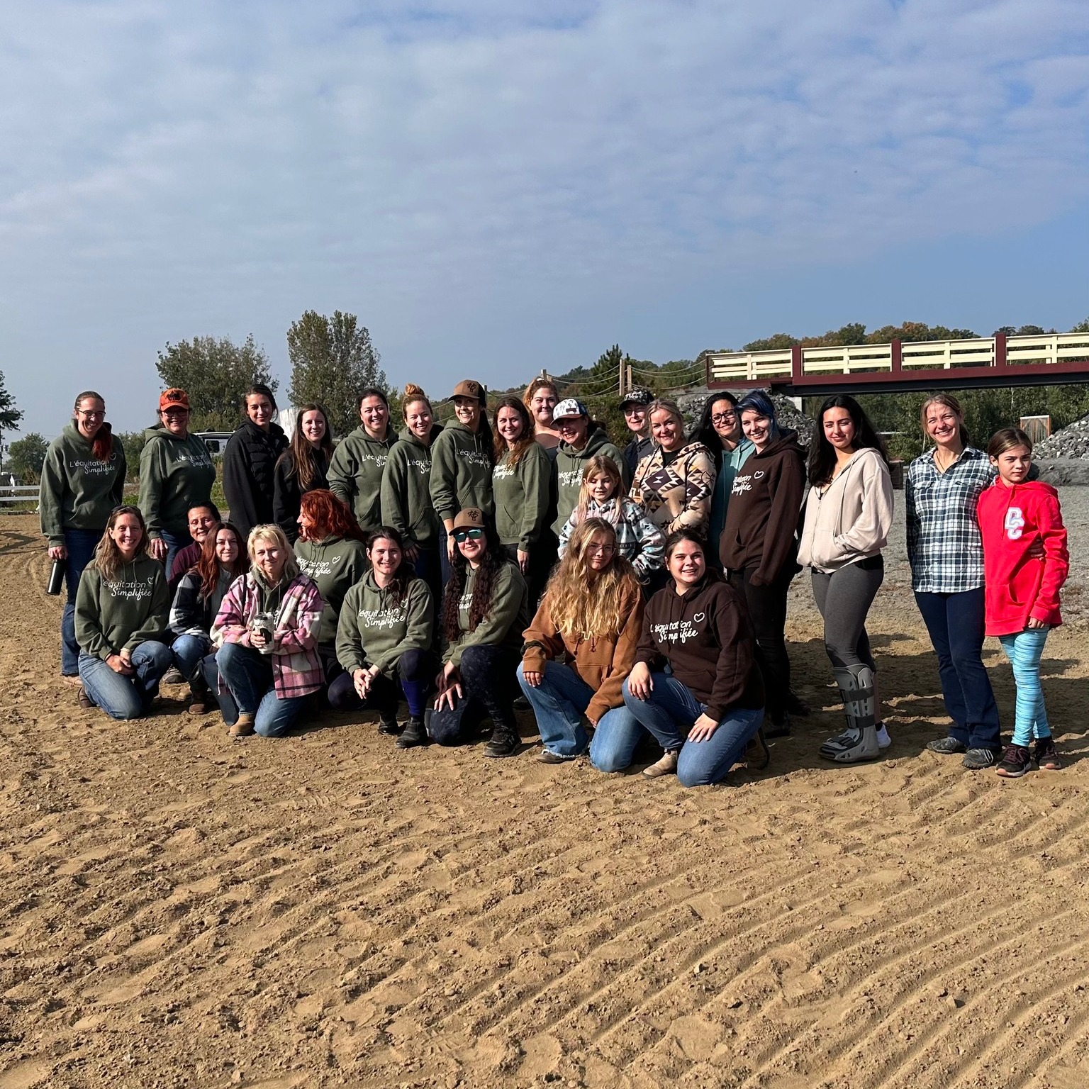 Les élèves de L'équitation Simplifiée réunis ensemble
