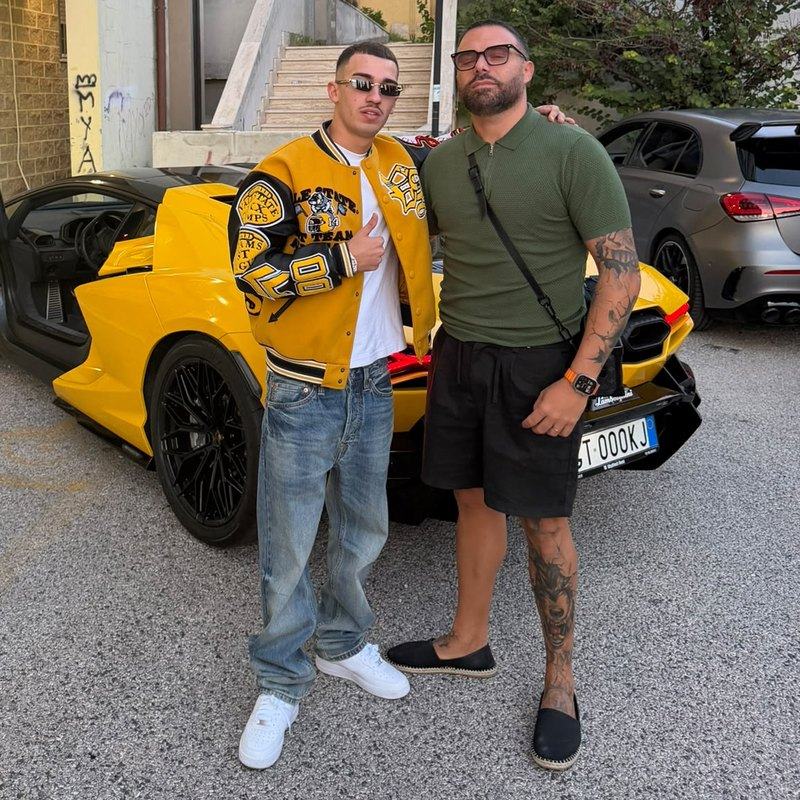 El Chapo Junior con un'auto Skylimit