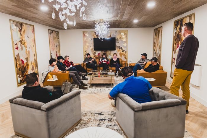 Lounge-style mastermind session
