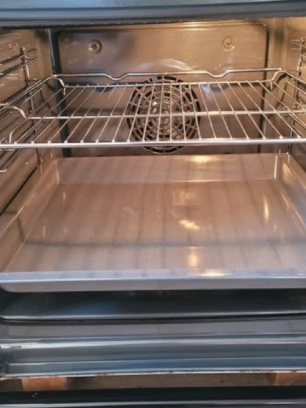 The same oven after Happy Horno's clean
