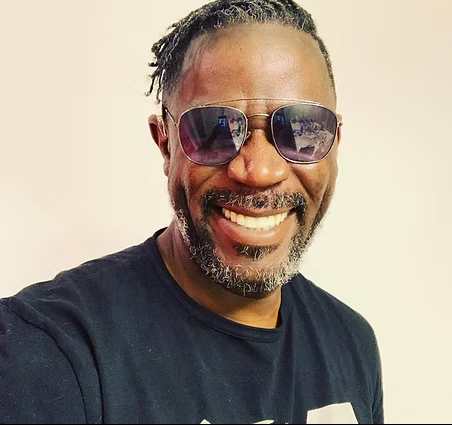 Warren Snipe profile picture wearing sunglasses and smiling