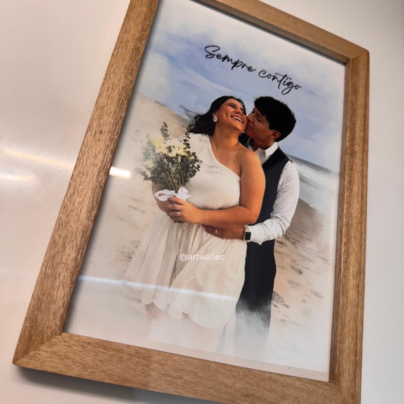 Cuadro de matrimonio elegante en pared de galería