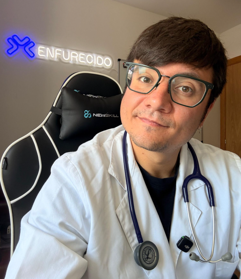 Cristian Hernández, médico residente y fundador de MIR Enfurecido