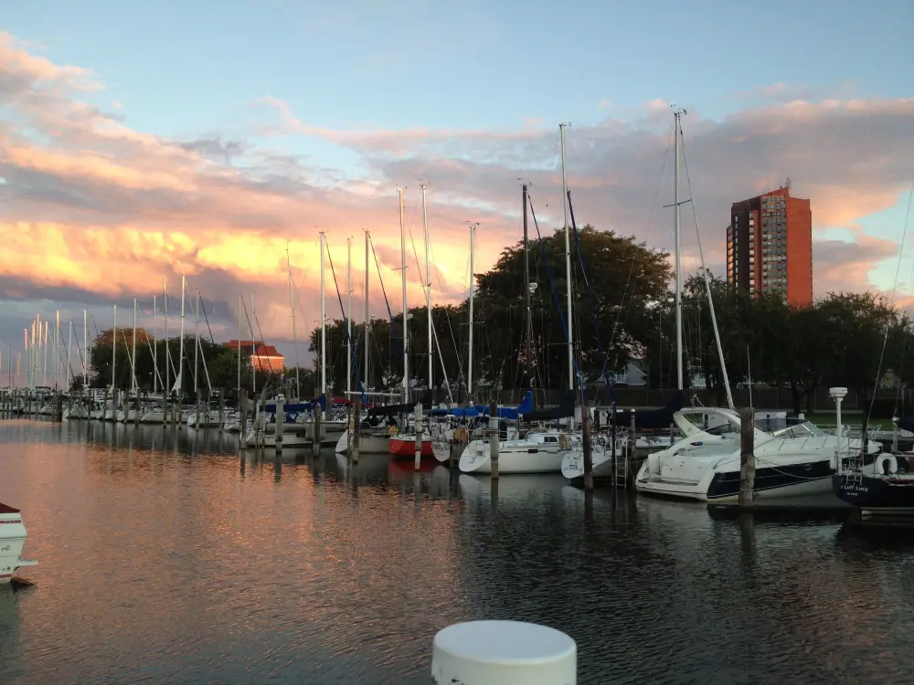    	 Residential neighborhood in Saint Clair Shores, MI