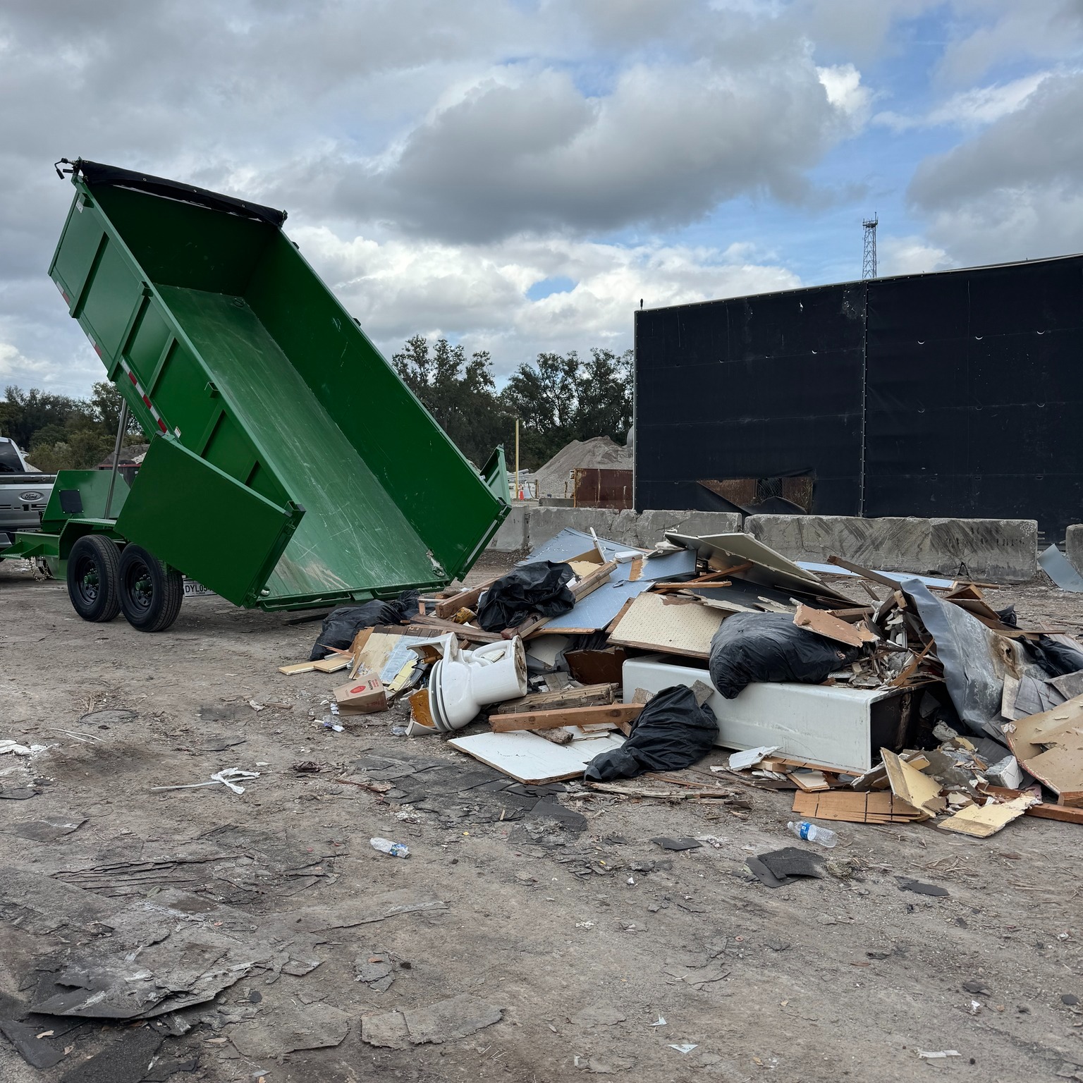 Lift & Load Hauling crew on the job in Lakeland, FL