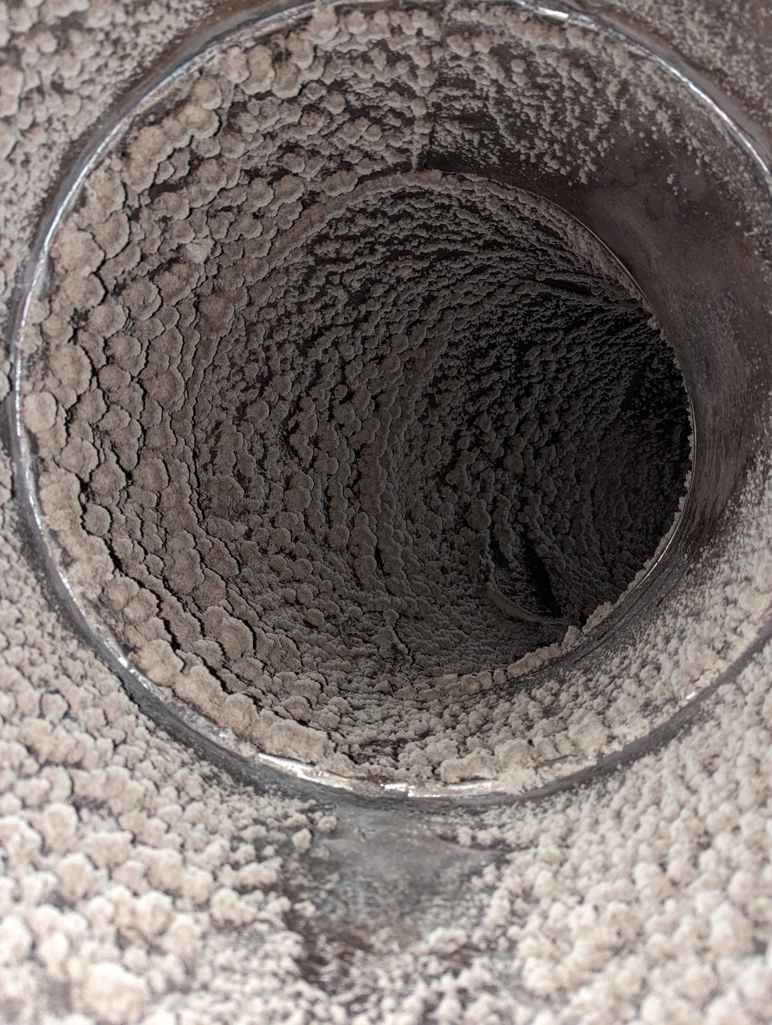 Round duct packed with lint