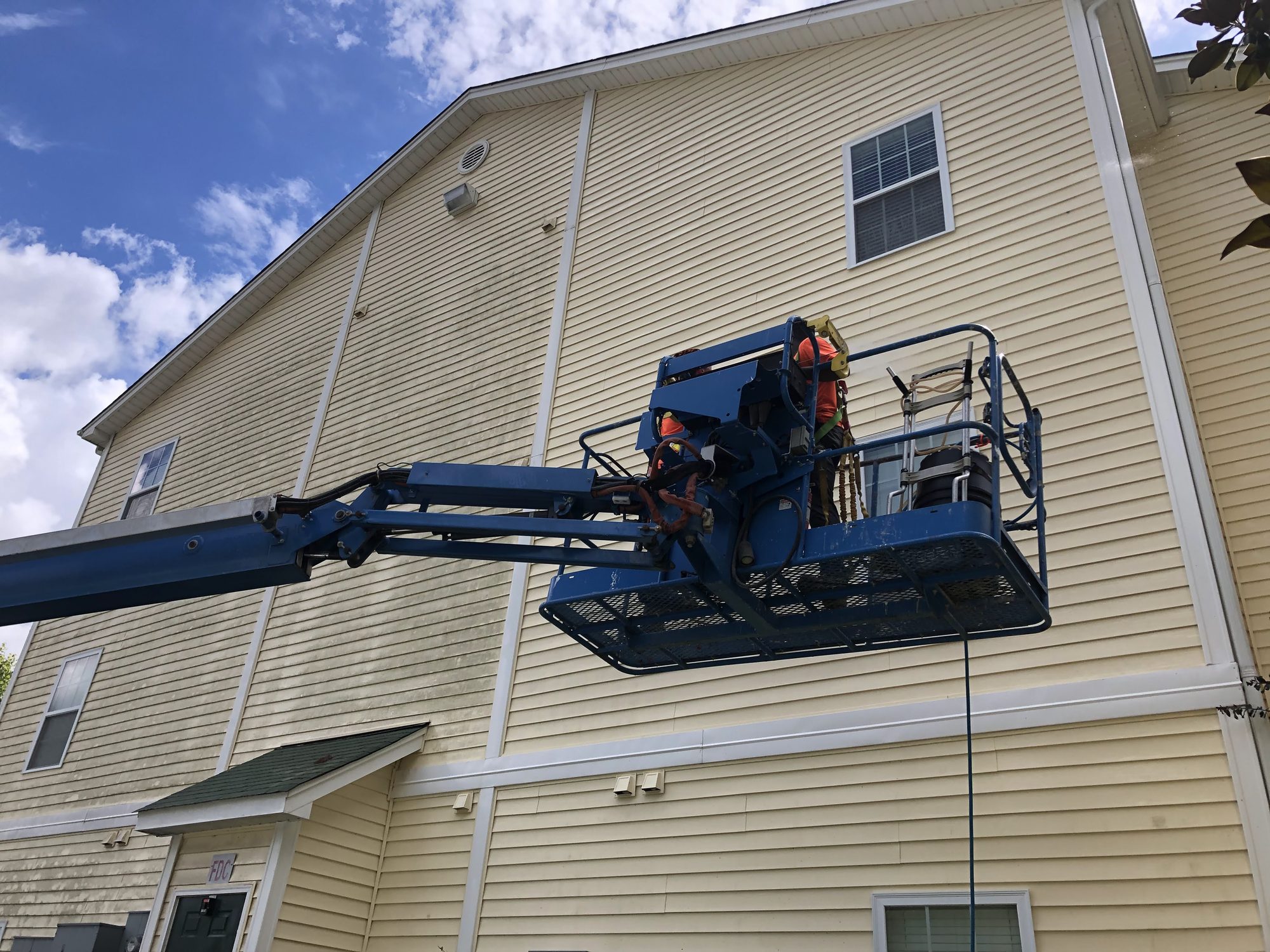 Boom basket at the siding: angle and pressure controlled to keep water out from behind the vinyl.