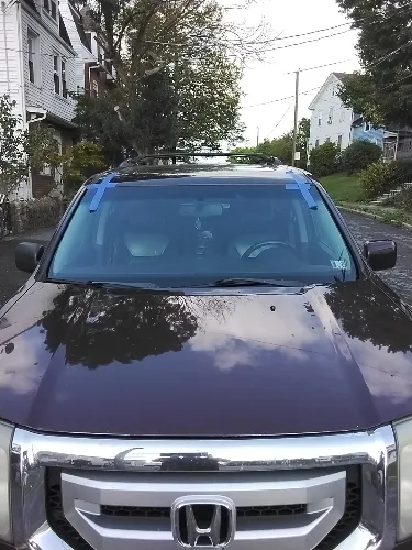 Honda windshield replacement performed by Site Auto Glass mobile technician at the customer's home
